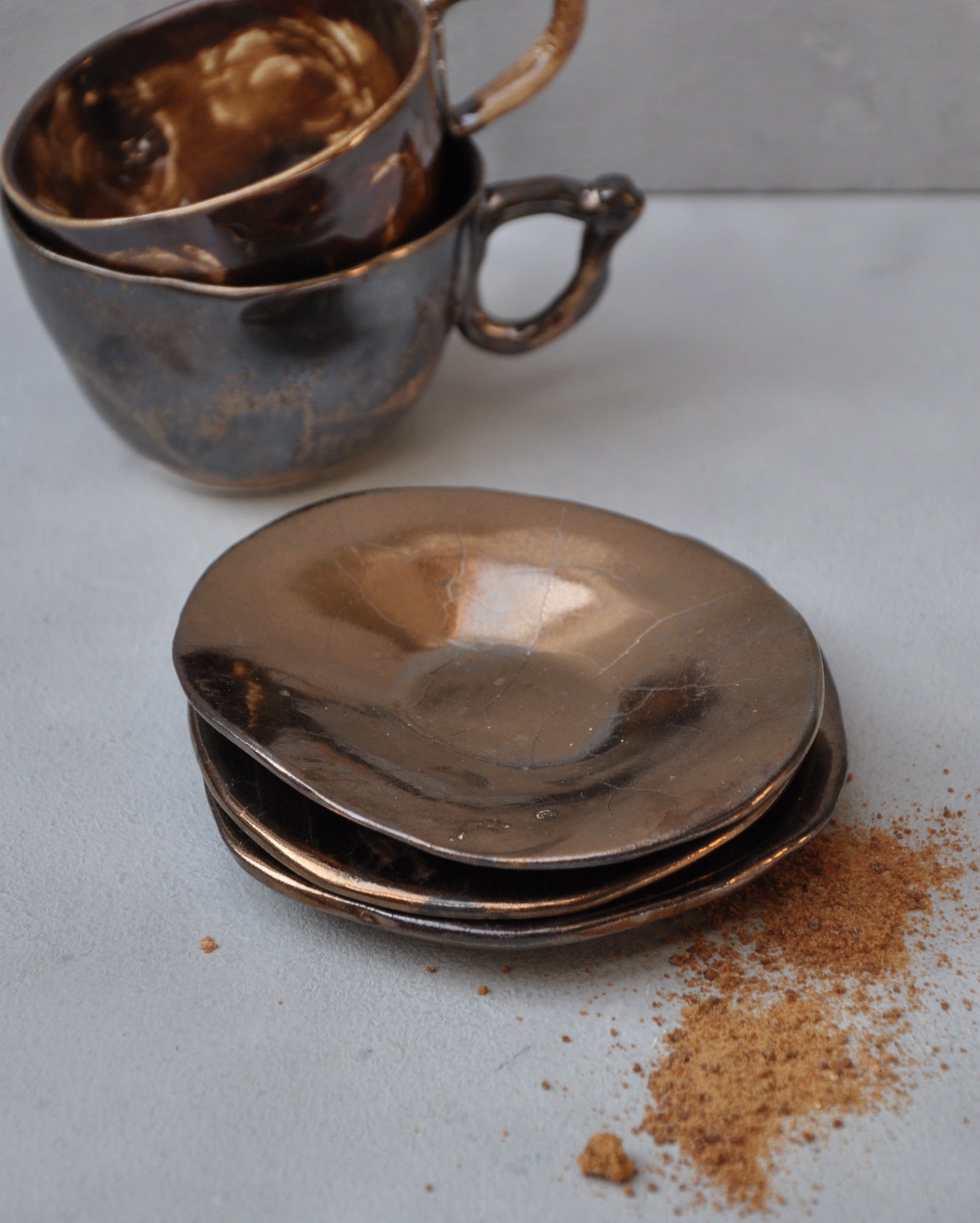Untertasse rund sauber mit Metall