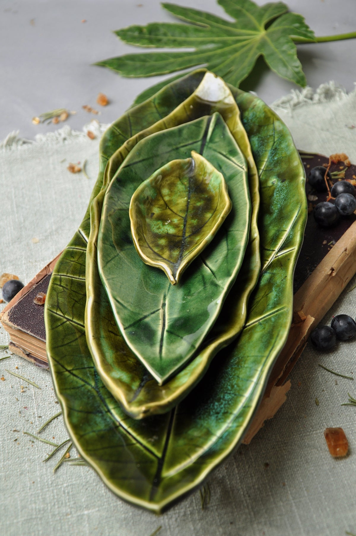 Decorative bowl - classic leaf XL